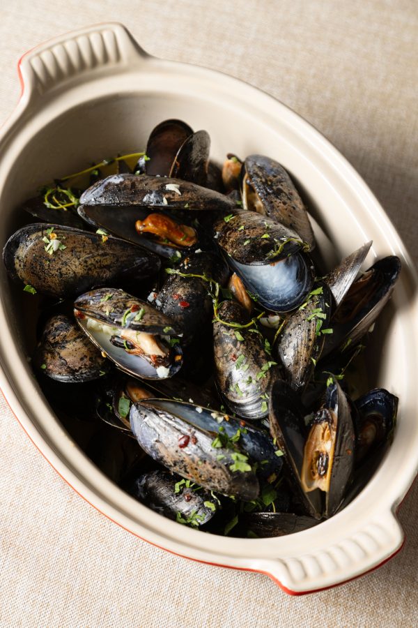 Cooked Mussels in White Wine Sauce